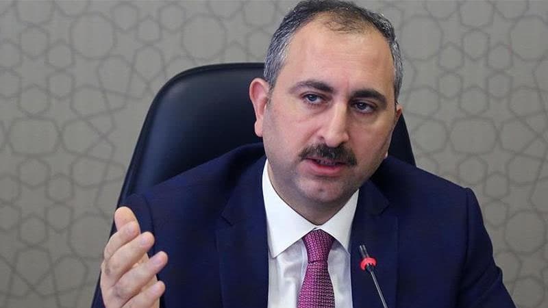 Türk nazirin suriyalı şeyxin əlini öpdüyü görüntü üzə çıxdı, ara qarışdı (VİDEO)