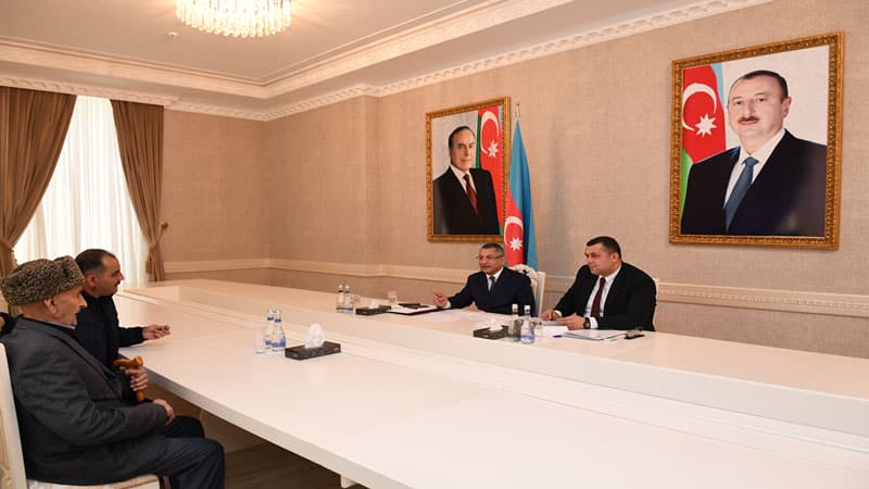 Dövlət Komitəsinin sədri Abşeronda məcburi köçkünləri qəbul etdi