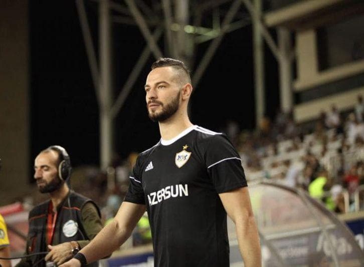 "Qarabağ" legioneri ilə vidalaşdı