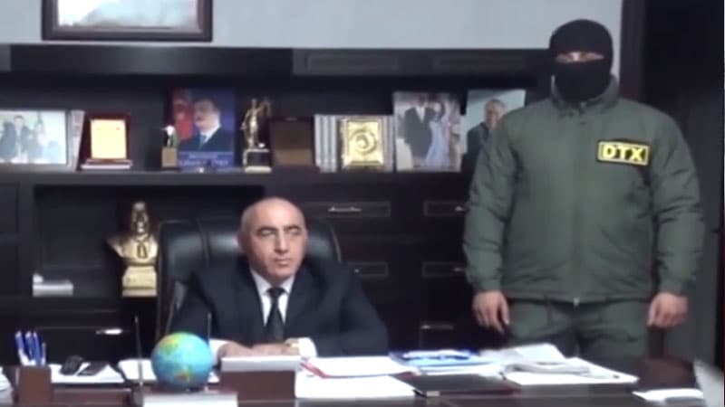 Korrupsiya başında tutulan icra başçısının hüquq sistemində çalışan oğlanlarını nə gözləyir…