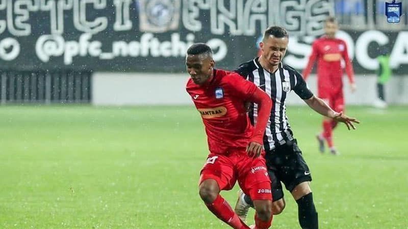 İki azyaşlı qız Bakıda məşhur futbolçunu soydu