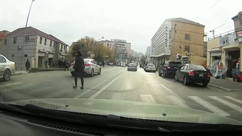 Bakıda piyada ölümdən son anda qurtuldu (VİDEO)