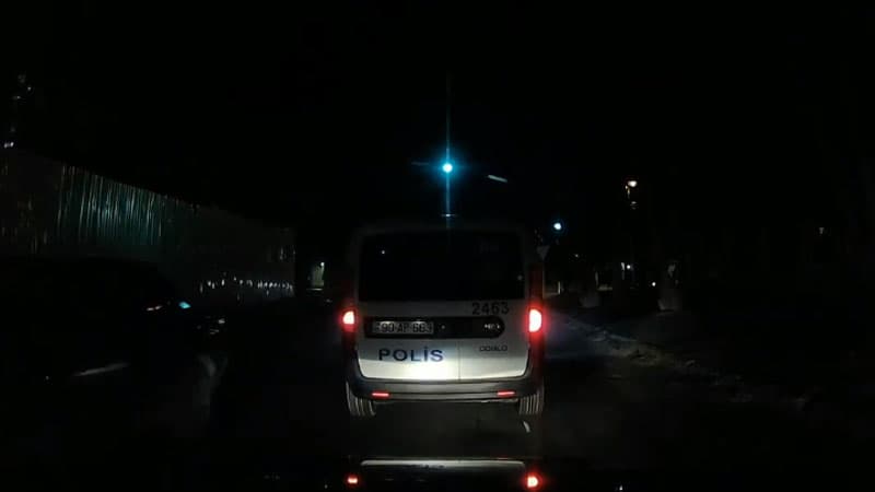 Polis avtomobilinin qayda pozuntusu ilə bağlı görüntü yayıldı (VİDEO)