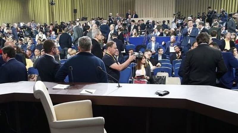 Putinə verdiyi sual xanım jurnalisti işindən etdi - Kremldən açıqlama