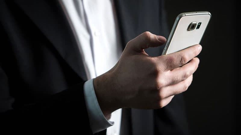 Türkiyə 10 markaya aid 11 telefonun satışını qadağan etdi