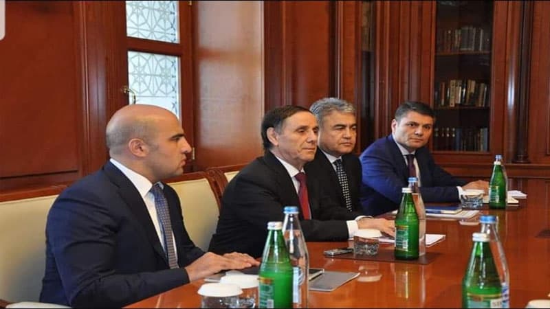 Göyçayda "xəlvəti deputat" bazarı: İcra başçısı mandatı kimə söz verib?