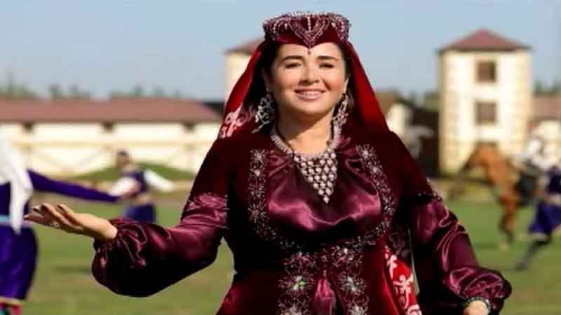 Elnarə Qarabağ atları haqqında mahnı oxudu (VİDEO)