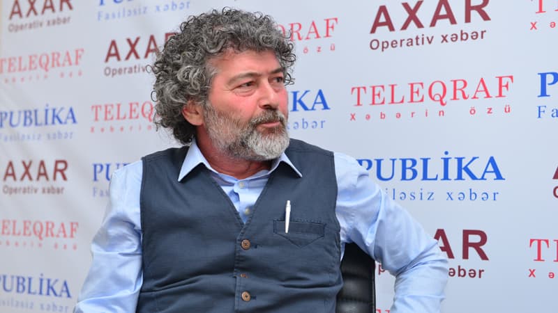 Şahbaz Xuduoğlu: "O məmurun kitabına 90 manat qiymət qoyulmuşdu" (VİDEO)