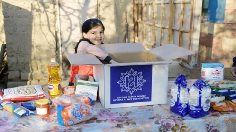 Heydər Əliyev Fondu aztəminatlı ailələrə bayram sovqatı çatdırdı (FOTO)