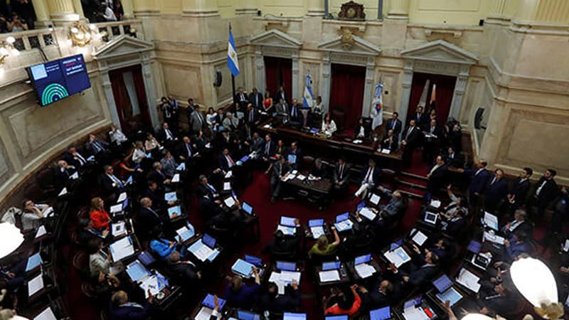 Argentinada millət vəkilləri 180 gün maaş almayacaqlar