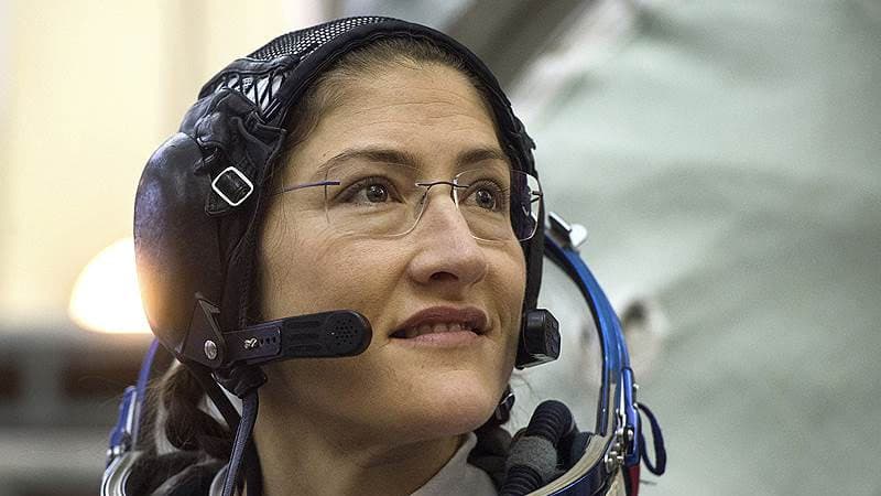 NASA astronavtı kosmosda qalmaq üzrə rekord qırdı (VİDEO)