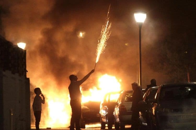 Yeni il gecəsi 200-dən çox avtomobil yandırıldı