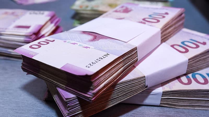 Bakıda ata və oğul tanış olduqları qadının 800 min manatını ələ keçirib