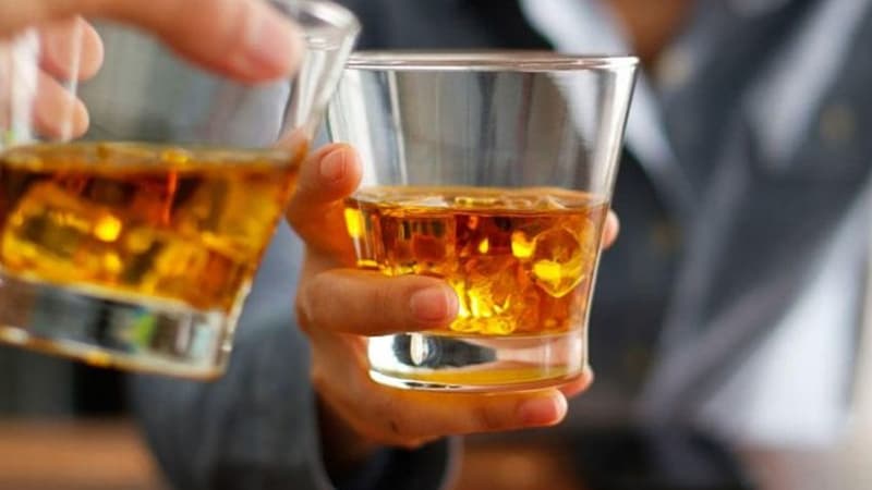 Bu gecə Bakıda daha 3 nəfər spirtli içkidən öldü