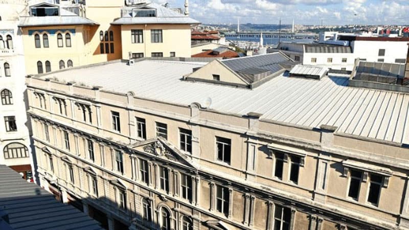 Azərbaycanlı iş adamının aldığı Erməni məktəbi binası yenidən tendərə çıxarıldı  (FOTO)