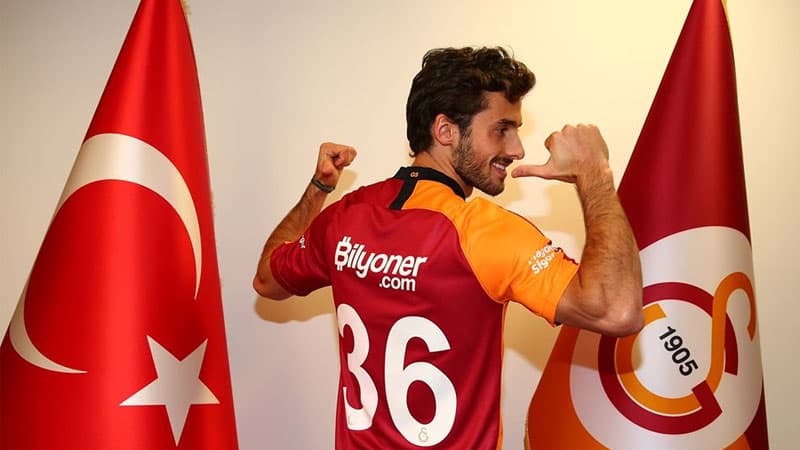 Uruqvay millisinin müdafiəçisi "Qalatasaray"a keçdi