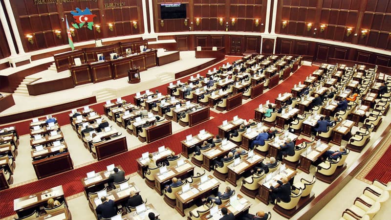 Bu 30 deputat Parlament seçkilərində iştirak etməyəcək (SİYAHI)