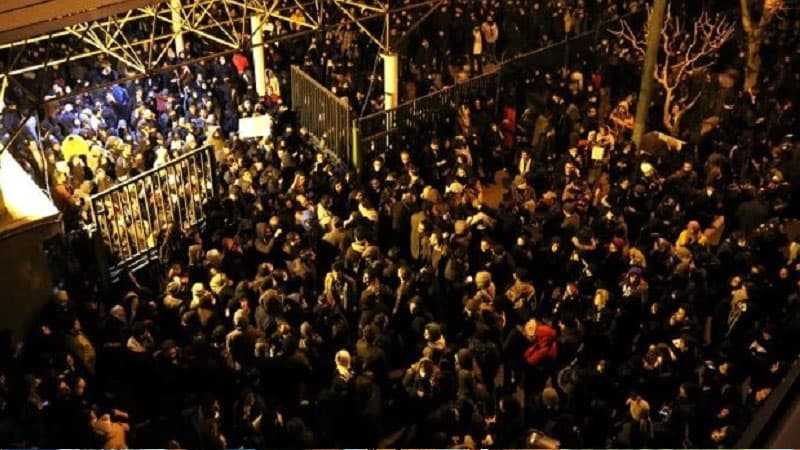 İrandakı İngiltərə səfiri kütləvi aksiyalara qatıldığı üçün həbs edildi