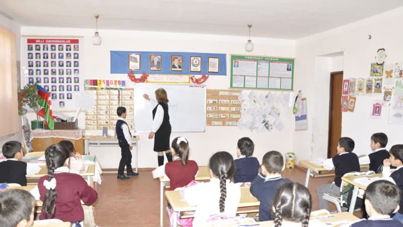 İqtisadçı alimdən Azərbaycanda orta və ali məktəblərlə bağlı maraqlı təklif