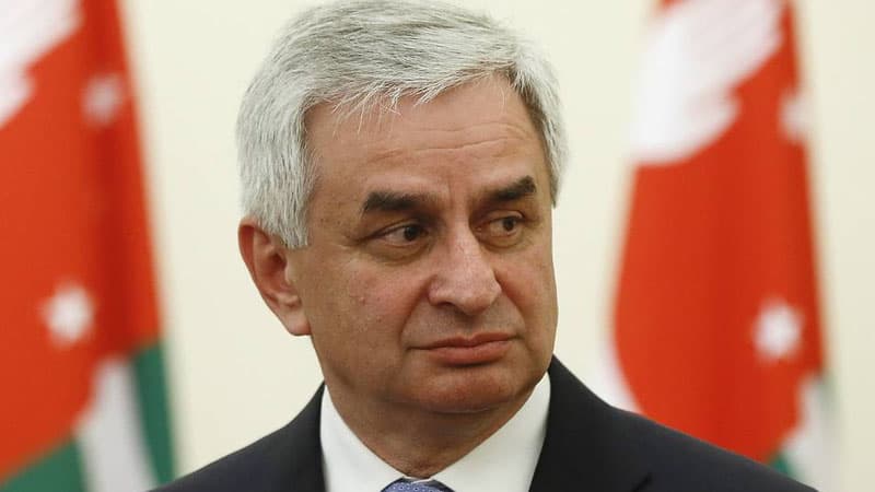 Abxaziya prezidenti və vitse-prezidenti istefa verdi