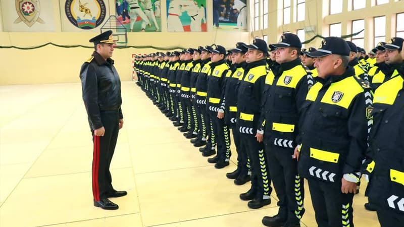 Nazir yol polislərinin yeni formalarına baxış keçirdi