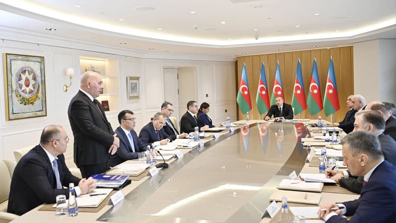 Prezident müşavirədə Elman Rüstəmovu sorğu-suala tutdu