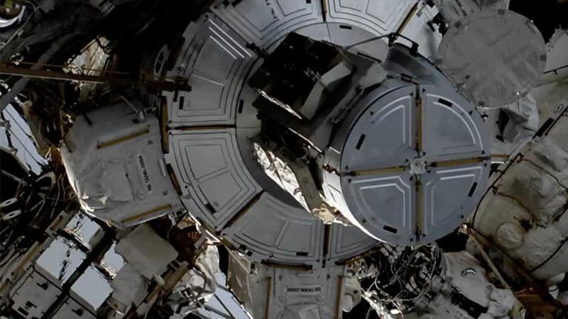 Qadın astronavtlar açıq kosmosa çıxdı: 6 saatlıq əməliyyat