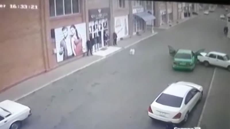 Gəncədə polislə silahlı qarşıdurmanın görüntüləri yayımlandı (FOTO/VİDEO/YENİLƏNİB)
