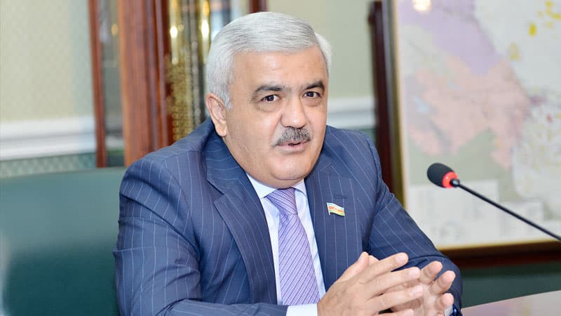 Rövnəq Abdullayev AFFA prezidenti postuna namizədliyini irəli sürdü
