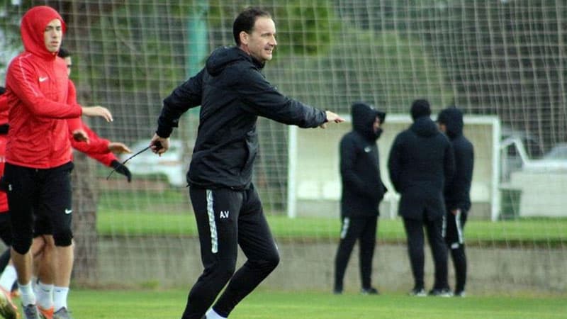 "Neftçi" daha bir məşqçisini yola saldı