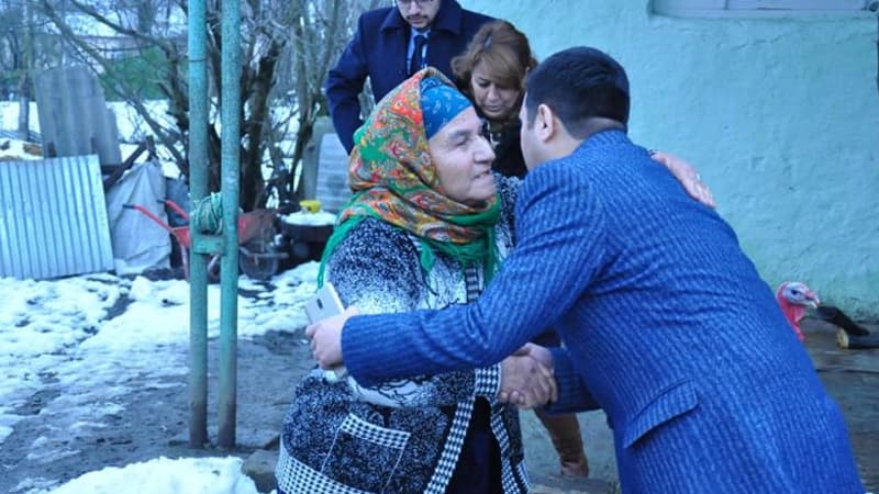 Fərid Şahbazlı seçicilərlə görüşlərə şəhid ailəsini ziyarətlə başladı (FOTOLAR)