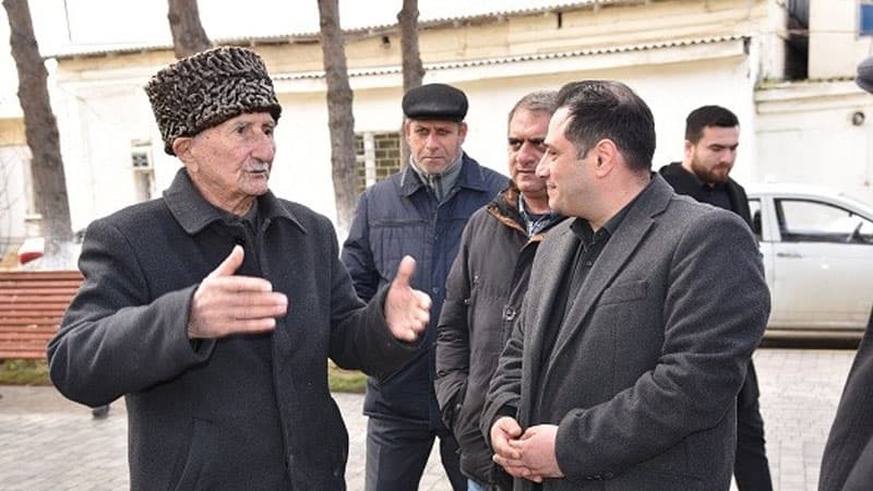 Elnur Abbaszadə seçicilərlə görüşdü: “Bizim qayğılarımız eynidir,birlikdə həll edəcəyik” (FOTOLAR)