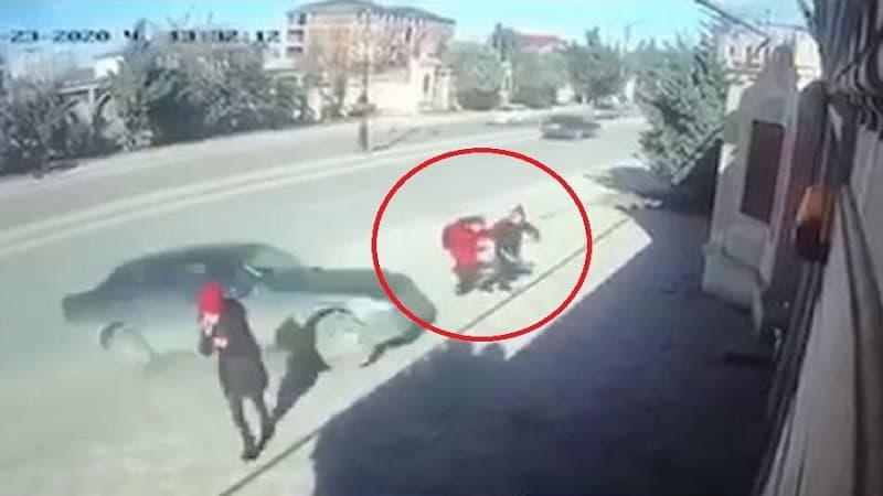 Abşeronda avtomobil iki şagirdi vurdu (VİDEO)