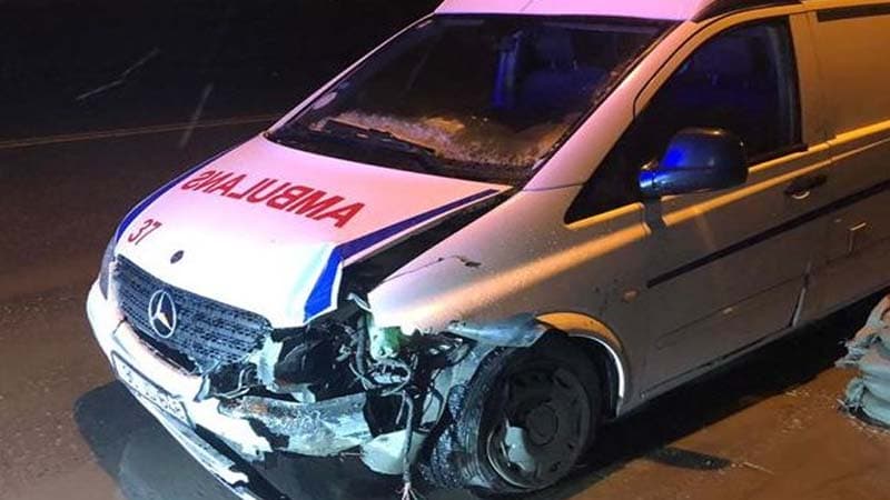 Bakıda təcili tibbi yardım avtomobili qəzaya uğradı