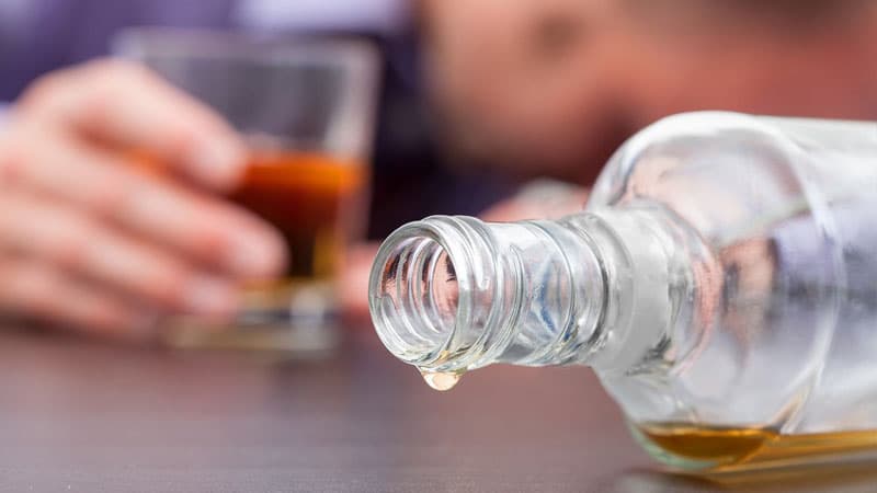Bakıda araqdan zəhərlənən qazaxıstanlı evə buraxıldı