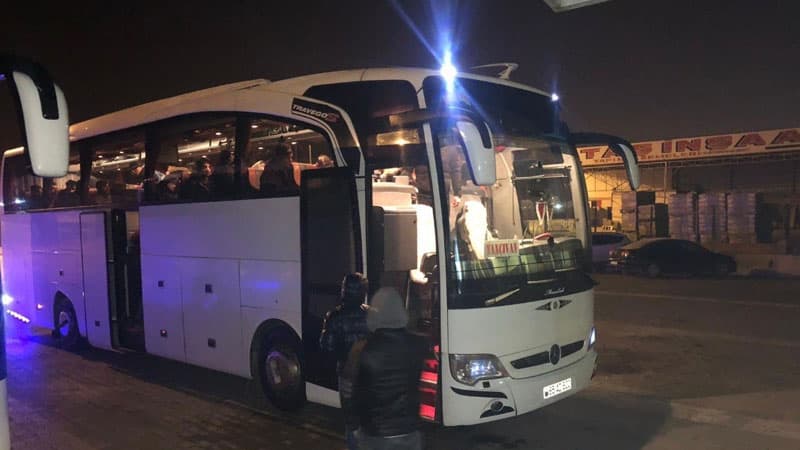 Zəlzələ zonasından təxliyə edilən Azərbaycan vətəndaşları Bakıya çatdı (YENİLƏNİB)