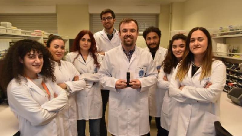 Türkiyəli alimlər "donuz qripi"ni 5 dəqiqədə müəyyənləşdirən cihaz hazırladı
