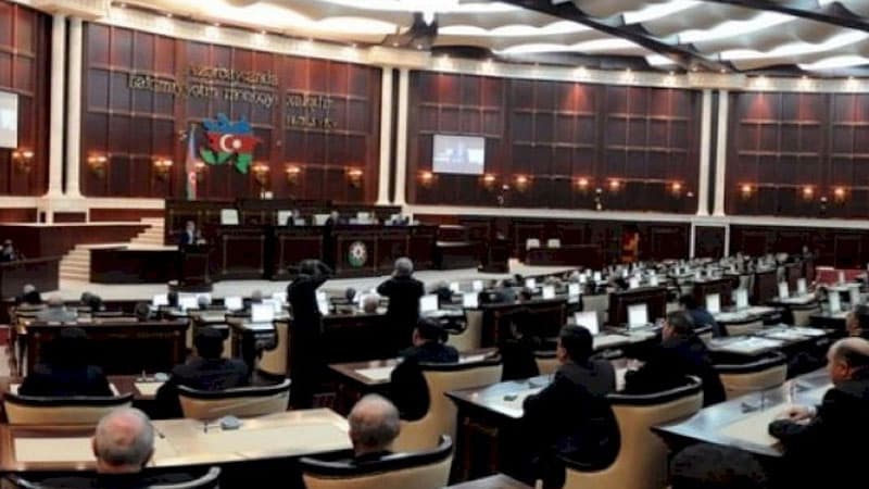 “Sənin nəyinə lazımdır?!” - Seçkidən kənar qalan 75 yaşlı deputat əsəbiləşdi