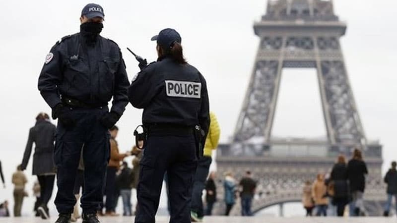 Fransa polisi küçədə gecələyən 21 azərbaycanlını saxladı