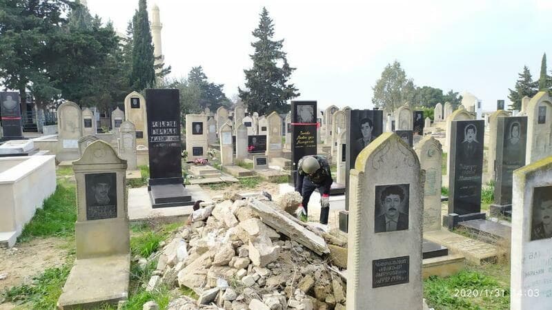 Bakıda qəbiristanlıqdan görün nələr tapıldı (FOTO)
