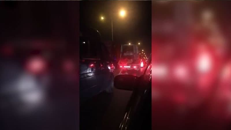 Bakı-Sumqayıt yolunda yük daşıyan evakuator təhlükə yaratdı (VİDEO)