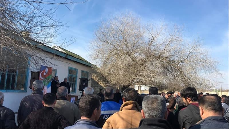 Həsənabad sakinləri Sabir Rüstəmxanlını çoşqu ilə qarşıladılar (FOTOLAR)