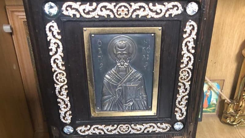 Kilsədən Müqəddəs Nikolanın qalıqlarını oğurlayıb, dostuna hədiyyə etdi