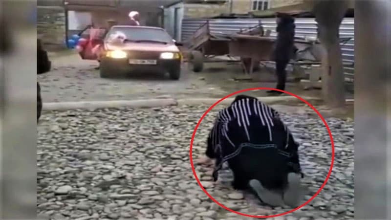 Azərbaycanda 18 il sonra nəvəsi olan nənə görün nə etdi (VİDEO)