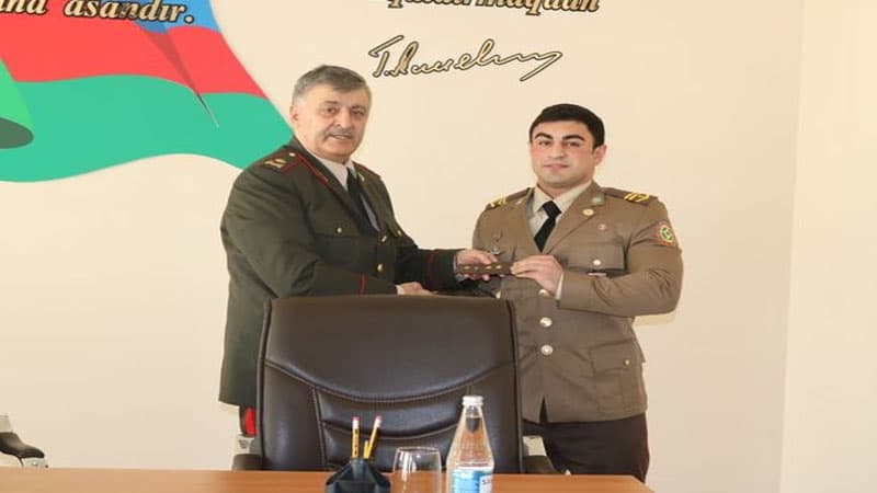 Dünya çempionumuza zabit rütbəsi verildi (FOTO)