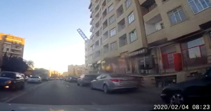 Bakı sakini son anda belə xilas oldu (VİDEO)