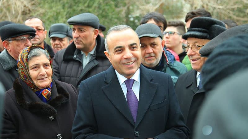 Azay Quliyev 9-cu mikrorayonda izdihamlı görüşlər keçirdi (FOTOLAR)