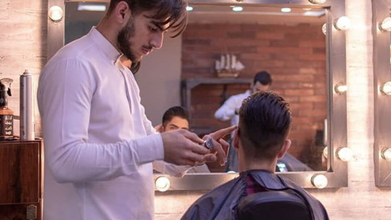 Bu ölkədə kişilərə saçlarını qara rəngə boyamaq qadağan edilib