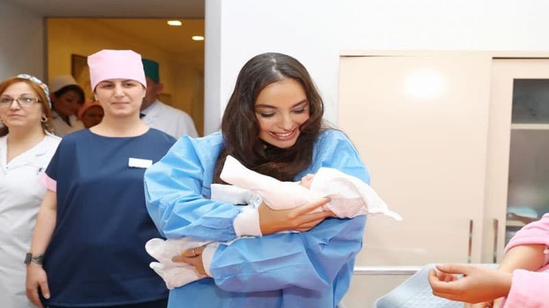 Leyla Əliyeva 3 nömrəli Şəhər Klinik Xəstəxanasının doğum şöbəsində olub (FOTO)