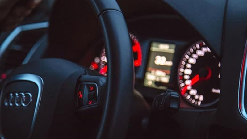"Audi" 107 min avtomobilini geri çağırır